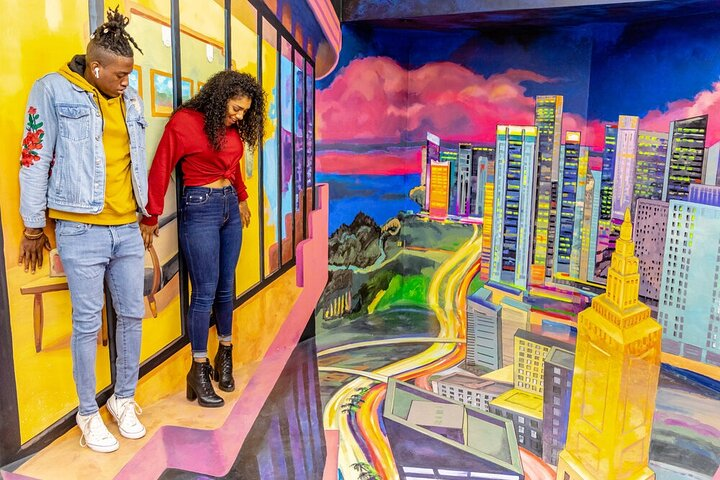 Discover a unique blend of art and illusion as you walk through immersive exhibits that challenge perception and spark creativity. Ideal for unforgettable moments with friends and family.